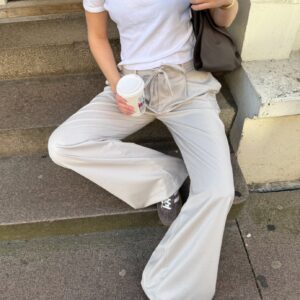 Matilde – Pantalón de tela para mujer beige ancho elegante